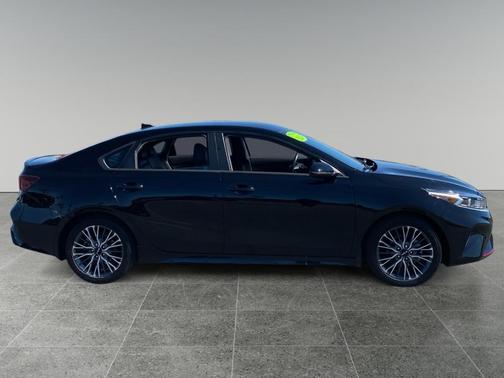 Aurora Black 2024 Kia Forte GT-Line