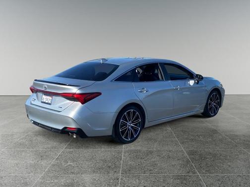 Celestial Silver 2019 Toyota Avalon XSE