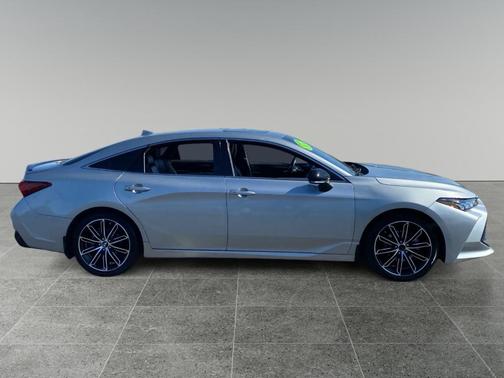 Celestial Silver 2019 Toyota Avalon XSE