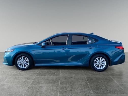Ocean 2025 Toyota Camry LE