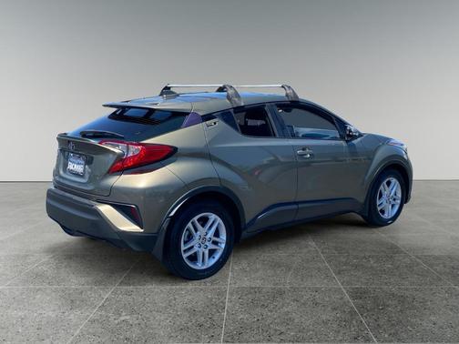 Bronze 2021 Toyota C-HR LE