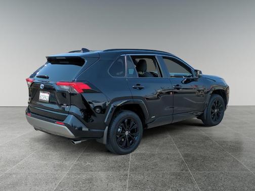 2022 Toyota RAV4 Hybrid SE