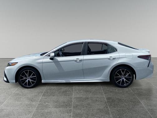 Ice 2023 Toyota Camry SE