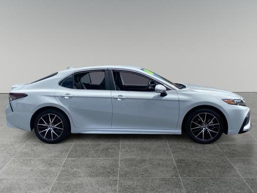 Ice 2023 Toyota Camry SE