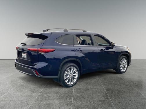 2022 Toyota Highlander Hybrid Limited