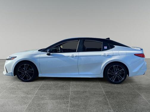 Wind Chill Pearl/Midnight Black Metallic 2025 Toyota Camry XSE
