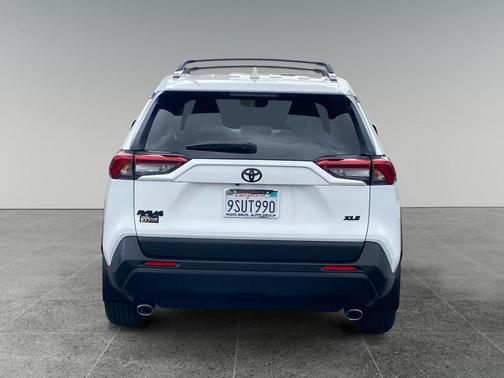 Ice 2025 Toyota RAV4 XLE