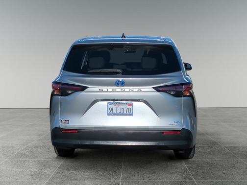 2024 Toyota Sienna LE