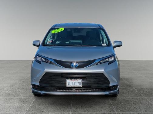 2024 Toyota Sienna LE