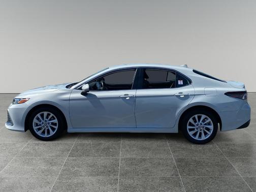 Ice 2022 Toyota Camry LE
