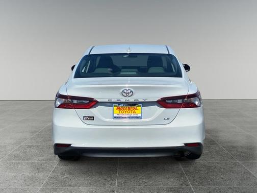 Ice 2022 Toyota Camry LE