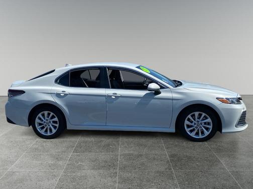 Ice 2022 Toyota Camry LE