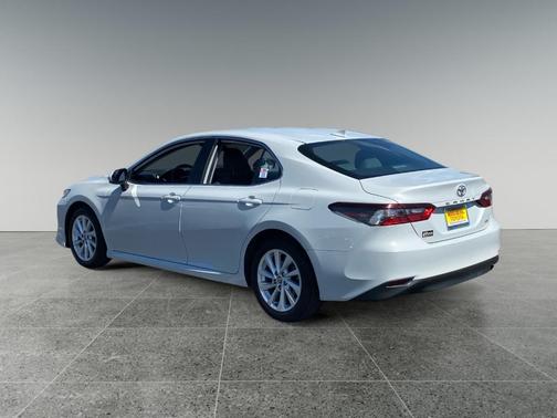 Ice 2022 Toyota Camry LE