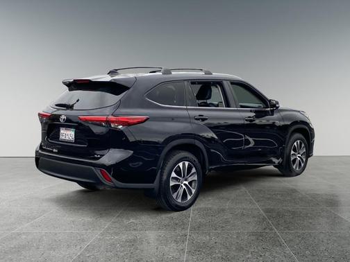 Midnight Black 2023 Toyota Highlander XLE