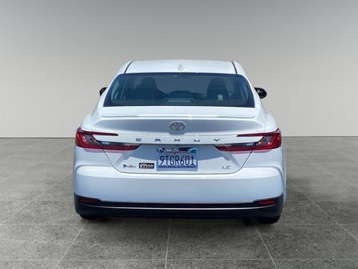 Ice 2025 Toyota Camry LE