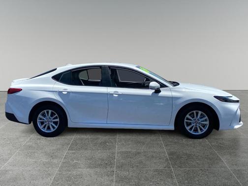 Ice 2025 Toyota Camry LE