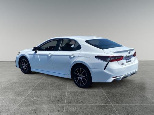 Ice 2023 Toyota Camry SE