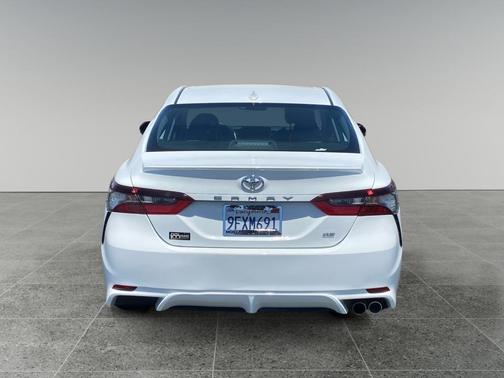 Ice 2023 Toyota Camry SE