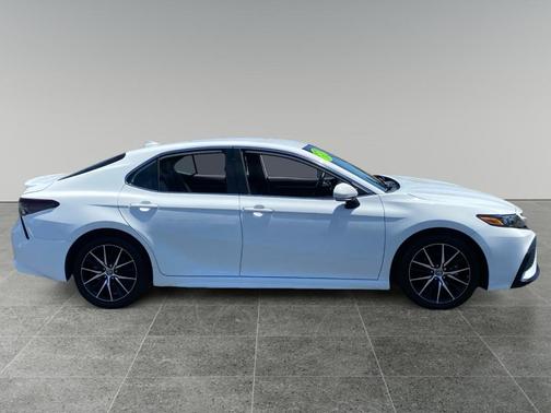 Ice 2023 Toyota Camry SE
