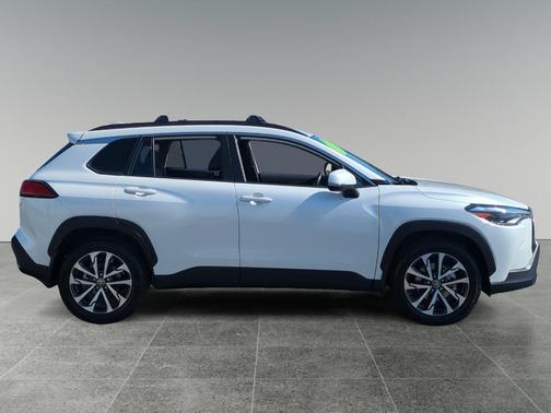 2022 Toyota Corolla Cross XLE