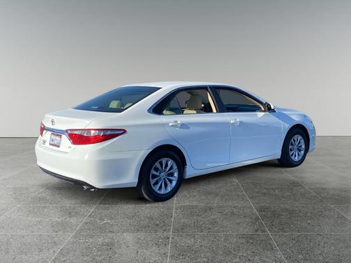 Super White 2015 Toyota Camry LE