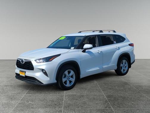 2022 Toyota Highlander LE
