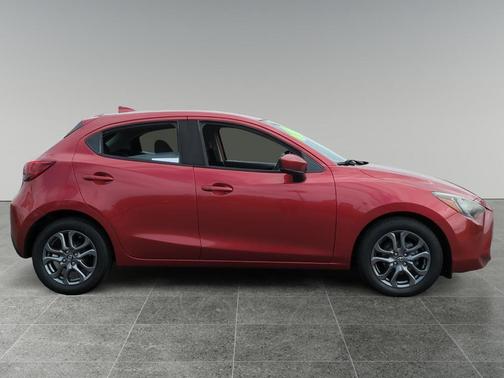 2020 Toyota Yaris Sedan LE