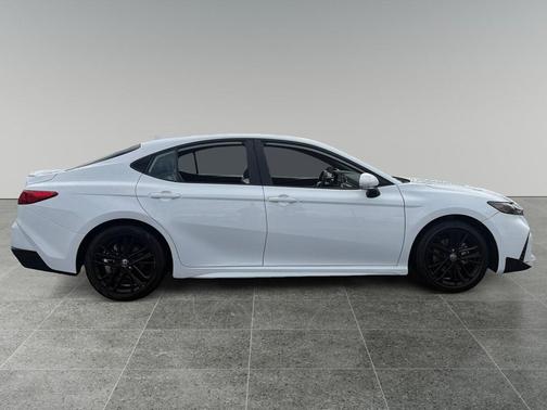 Ice Cap 2025 Toyota Camry SE