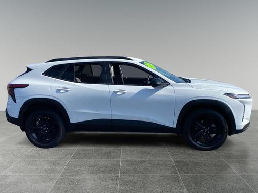 Summit White 2025 Chevrolet Trax ACTIV
