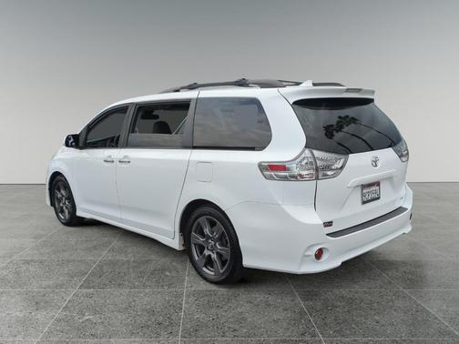 2020 Toyota Sienna SE
