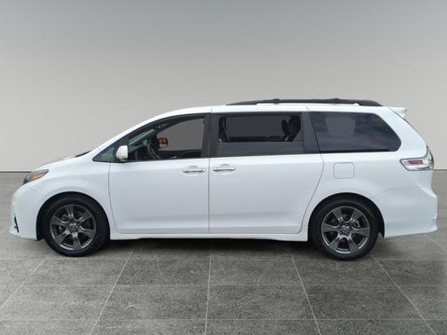 2020 Toyota Sienna SE