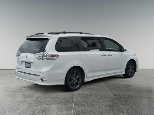 2020 Toyota Sienna SE