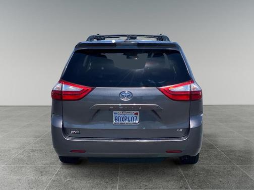 Predawn Gray Mica 2018 Toyota Sienna LE