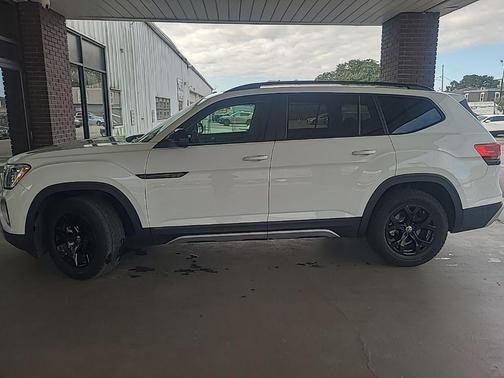 2024 Volkswagen Atlas 2.0T Peak Edition SE w/Technology