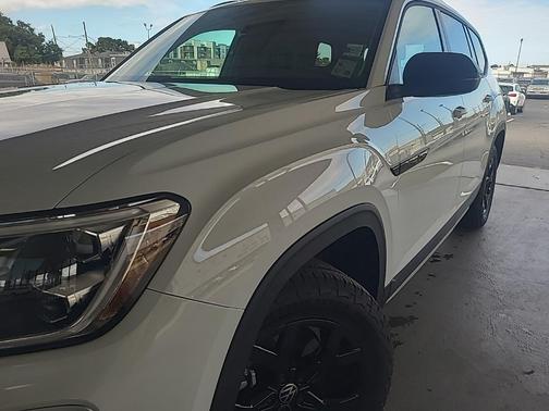 2024 Volkswagen Atlas 2.0T Peak Edition SE w/Technology