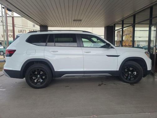 2024 Volkswagen Atlas 2.0T Peak Edition SE w/Technology