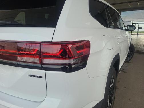 2024 Volkswagen Atlas 2.0T Peak Edition SE w/Technology