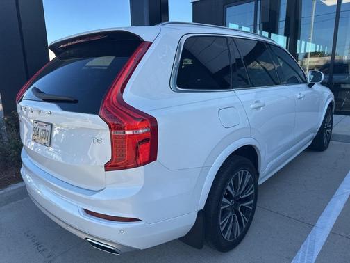 2020 Volvo XC90 T5 Momentum 7 Passenger