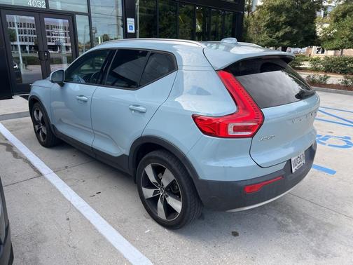 2019 Volvo XC40 T5 Momentum