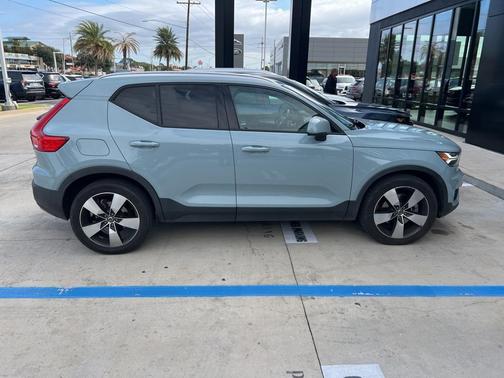 2019 Volvo XC40 T5 Momentum