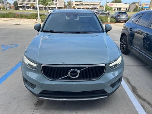 2019 Volvo XC40 T5 Momentum