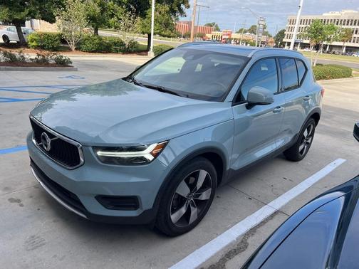 2019 Volvo XC40 T5 Momentum