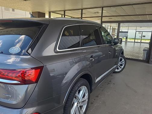 2020 Audi Q7 45 Premium Plus