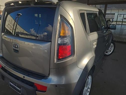 2010 Kia Soul +