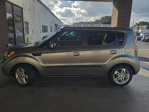 2010 Kia Soul +