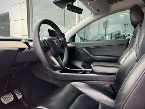 2022 Tesla Model Y Long Range Dual Motor All-Wheel Drive