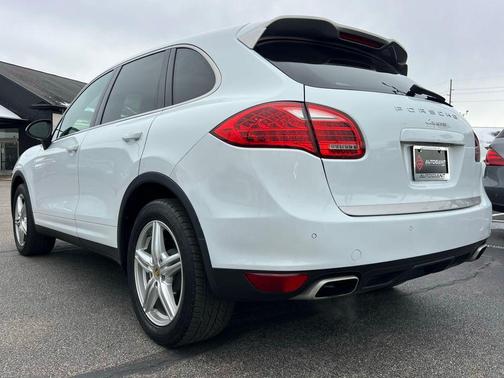 2014 Porsche Cayenne Platinum Edition