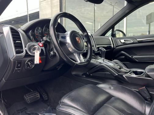 2014 Porsche Cayenne Platinum Edition