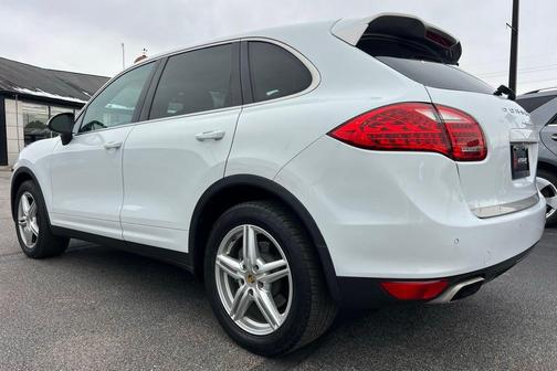 2014 Porsche Cayenne Platinum Edition