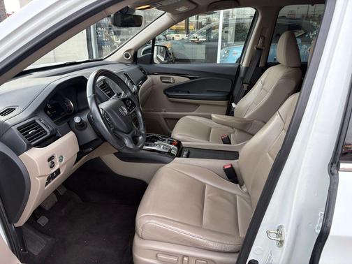 2020 Honda Pilot Touring 8-Passenger